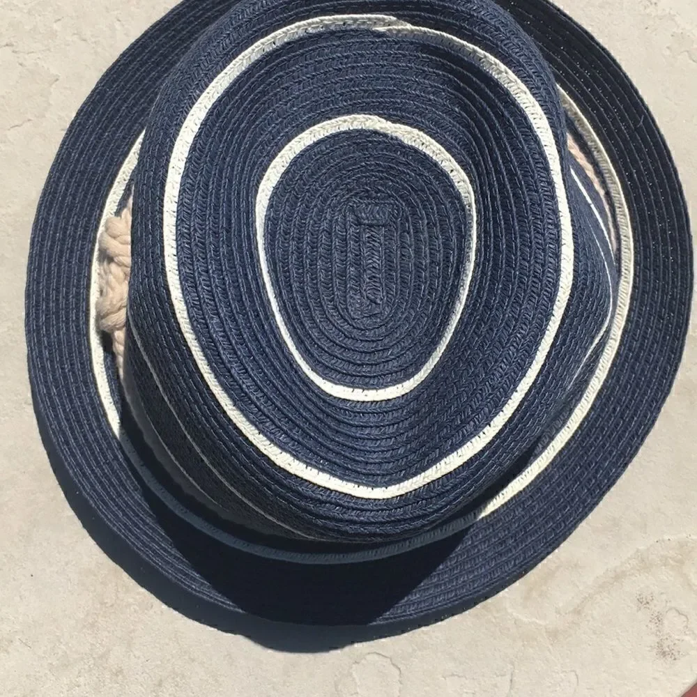Land’s End Hat Blue straw navycream accents  lightweight Small Women or Kids